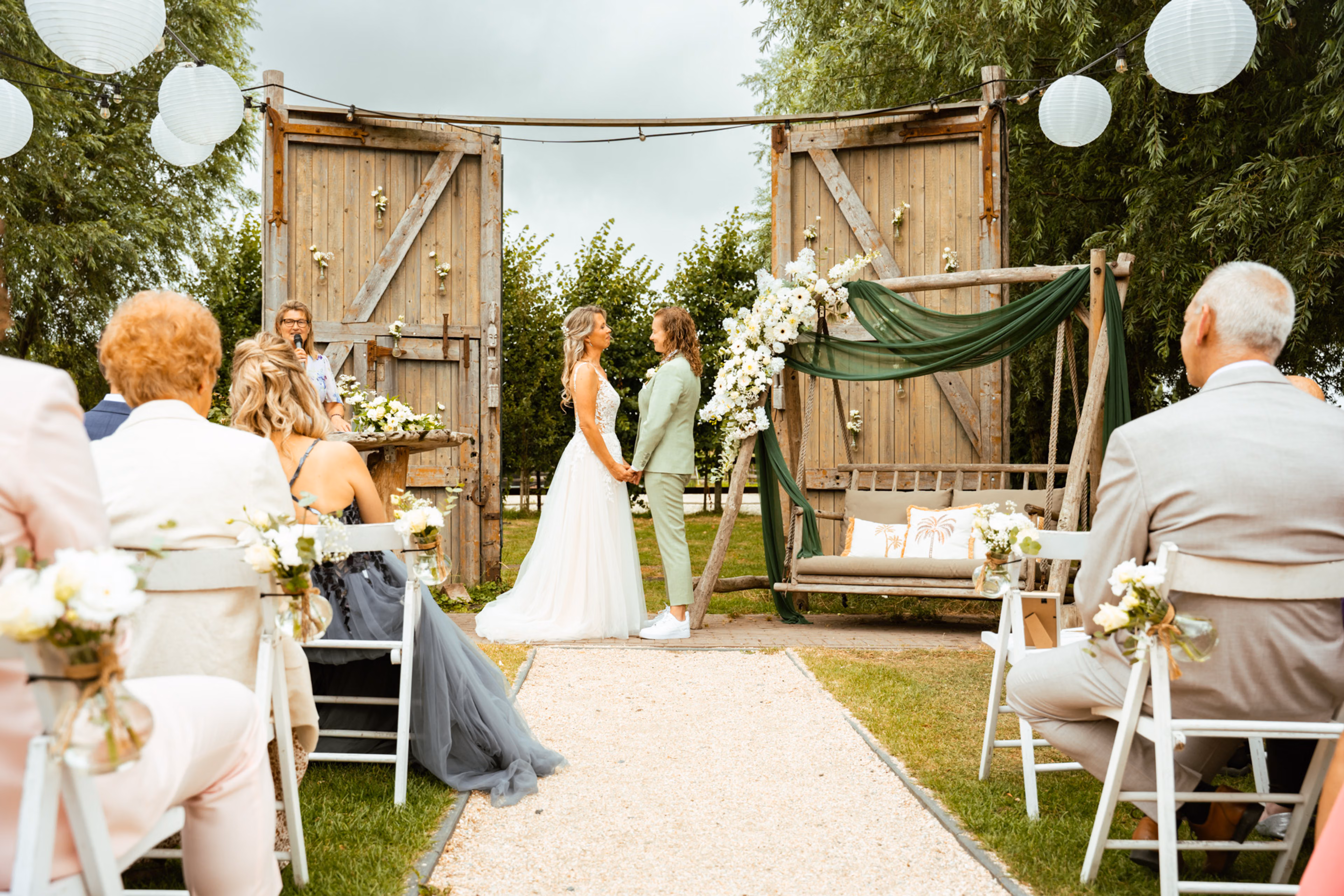 Bruidsfoto van Behind Every Wedding